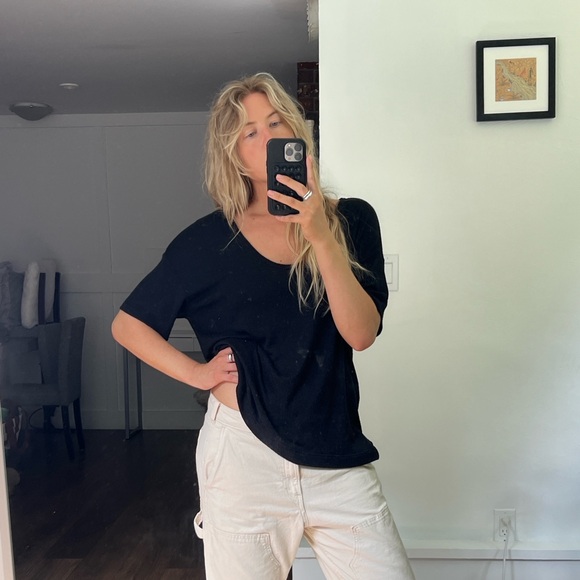 Simple black top - Picture 2 of 3